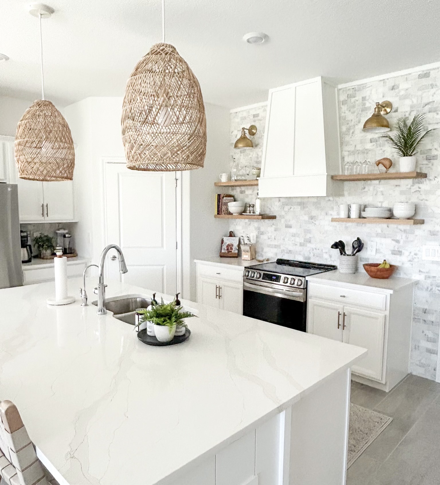 Light Transitional Kitchen With Coastal Accents Kitchen Remodel in Punta Gorda, FL by Isles Remodeling LLC (Punta Gorda-Kitchen & Bathroom Remodeling) project photo